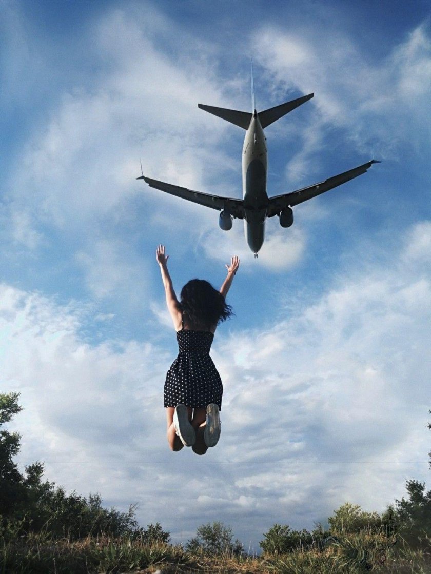 Девушка в самолете