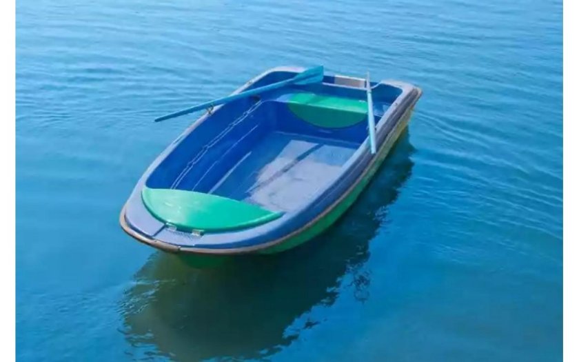 Стеклопластиковая лодка тримаран Пингвин