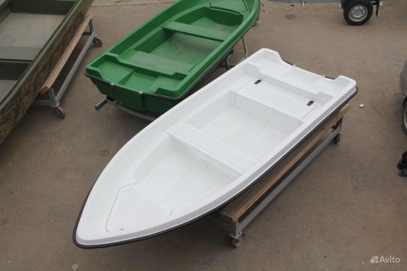 Лодка под мотор 9.9 стеклопластик