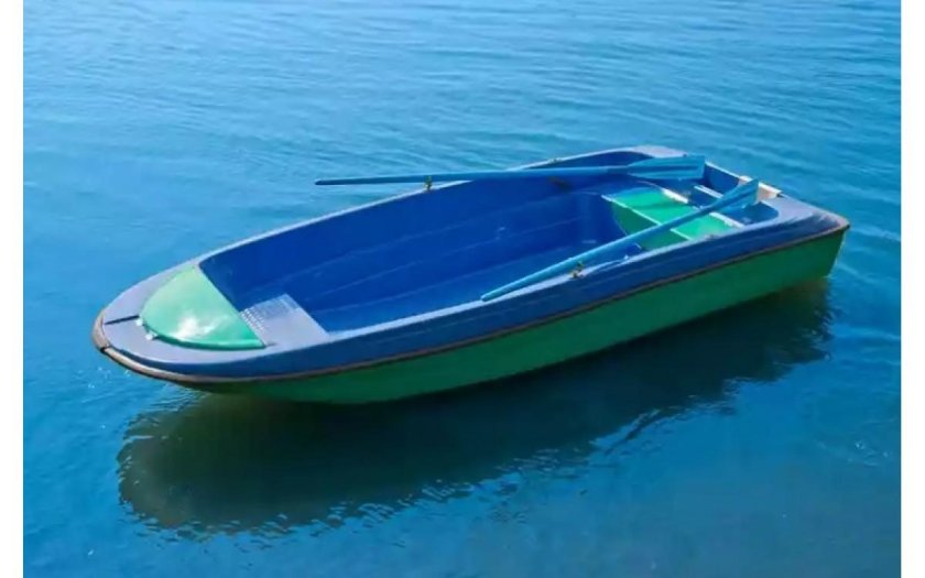 Стеклопластиковая лодка тримаран Пингвин