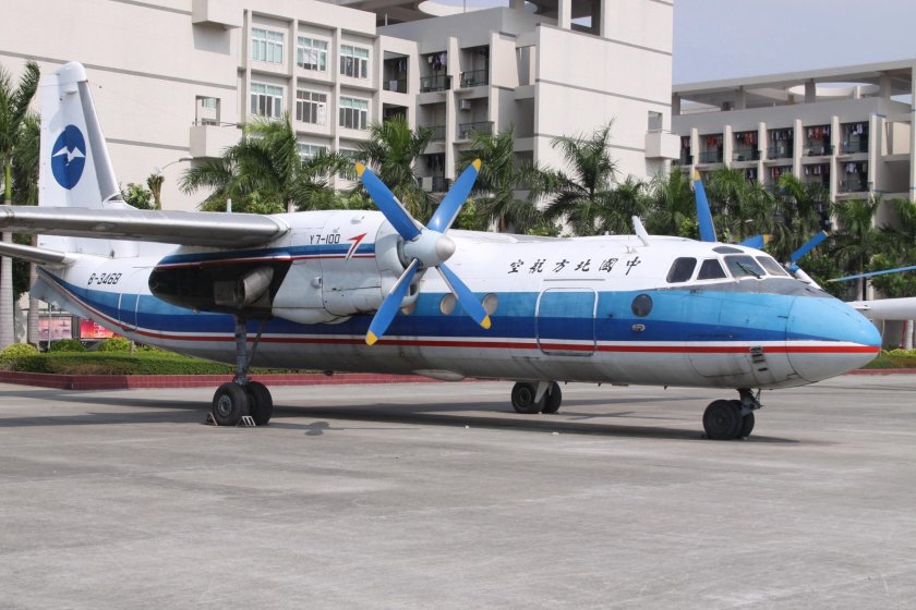 Xian y-7 кабина