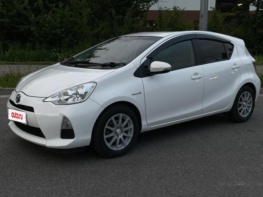 Тойота аква гибрид 2014
