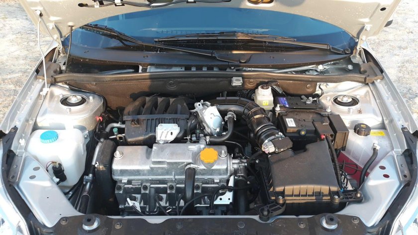 Подкапотка Лада Гранта 16 клапанная