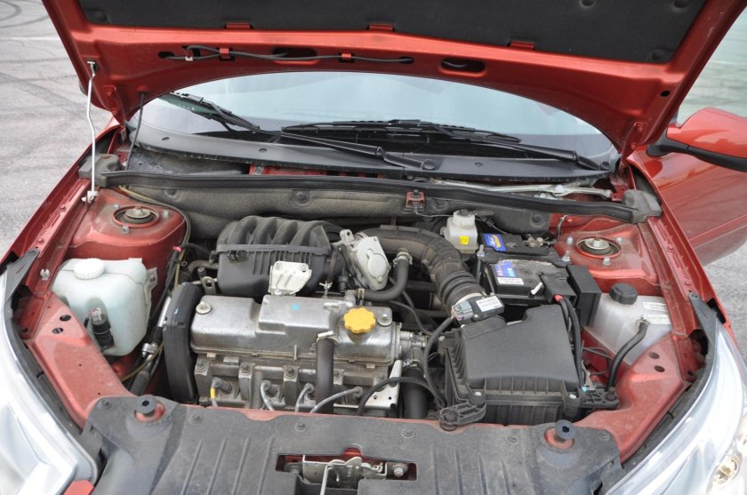 Подкапотное пространство Датсун Мидо