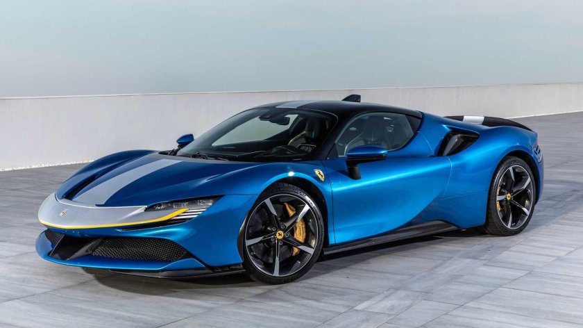 Феррари сф90