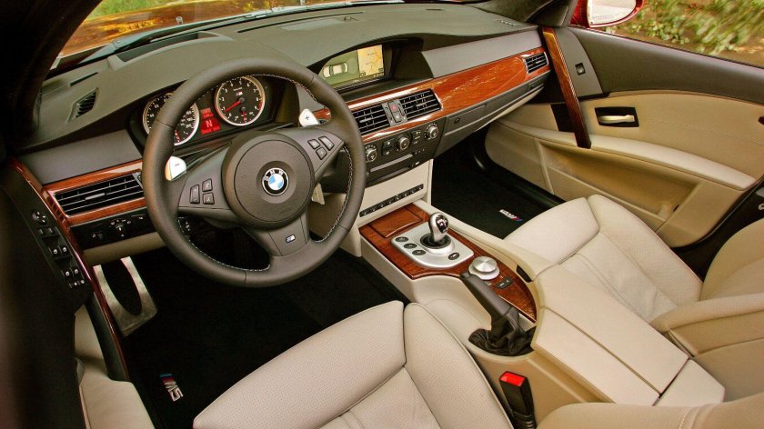 BMW 5 e60 салон