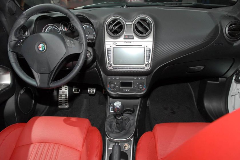 Alfa Romeo Mito салон