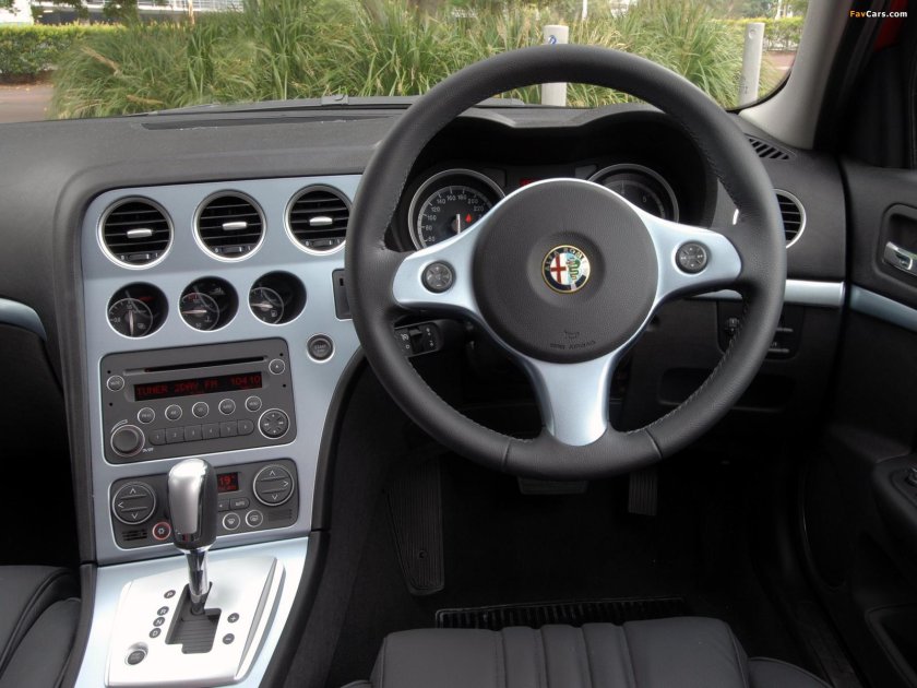 Alfa Romeo 159 панель