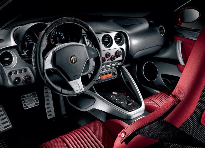 Alfa Romeo 8c Competizione салон
