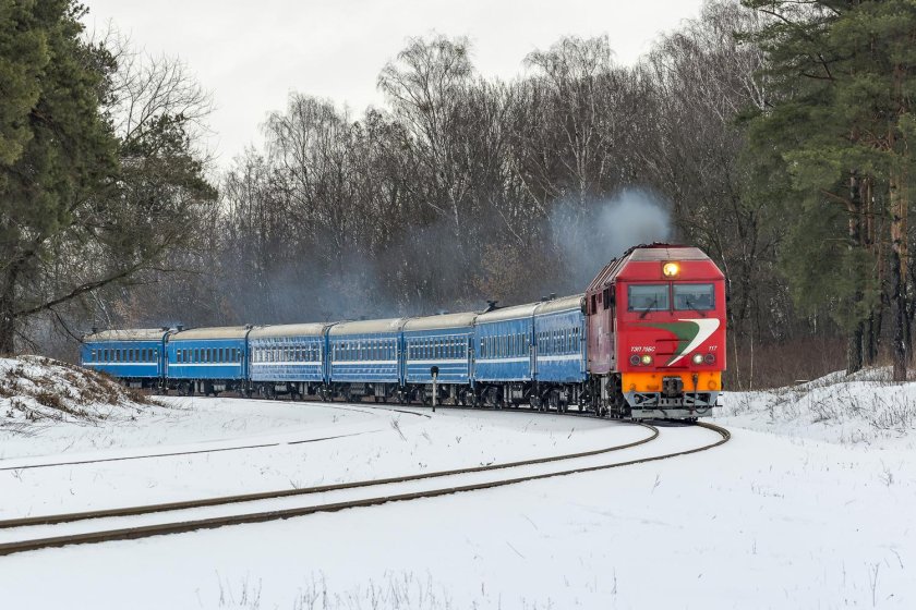 Локомотив поезд