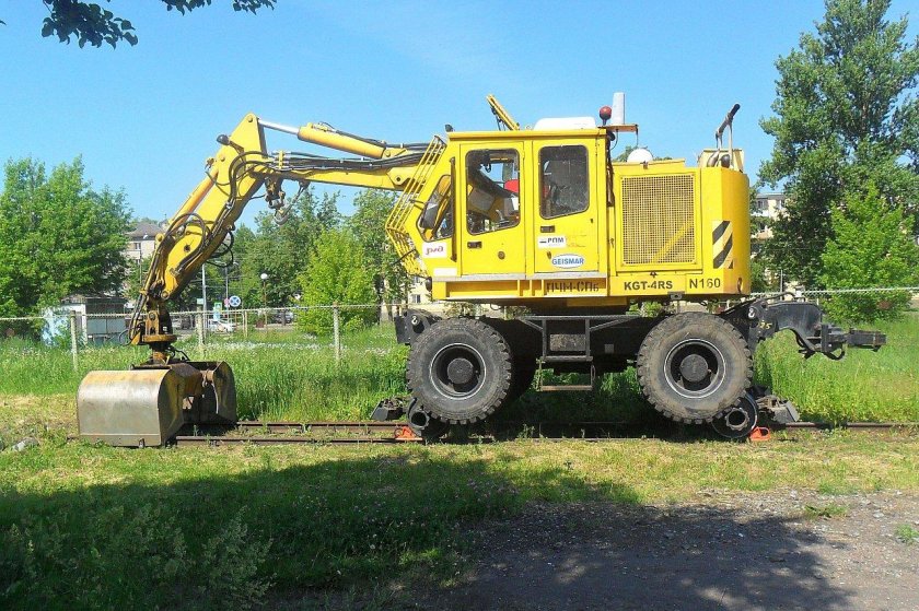 Экскаватор на комбинированном ходу