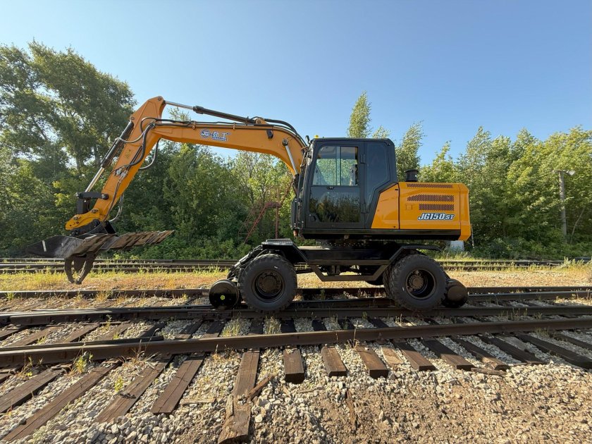 Рельсовый экскаватор