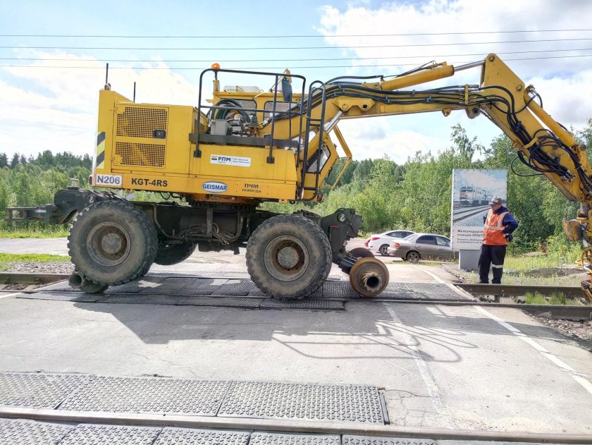 Железнодорожный экскаватор Colmar t2400fs