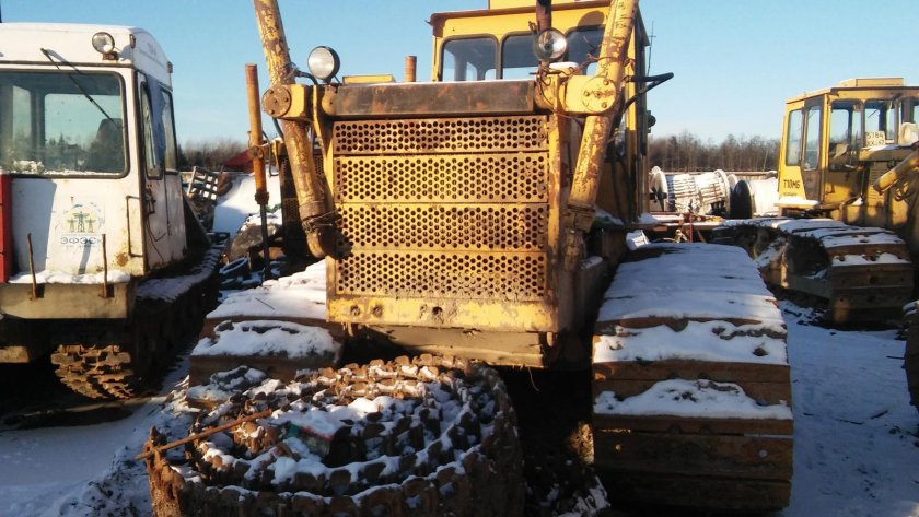 Бульдозер б-10б (болотник )