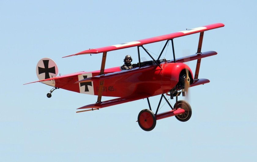 Красный биплан