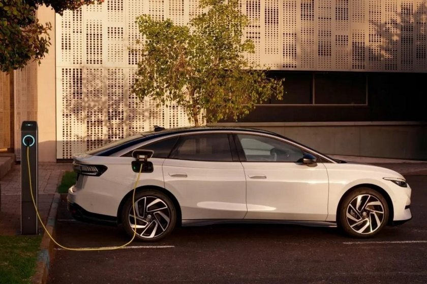 Электромобили 2023 года