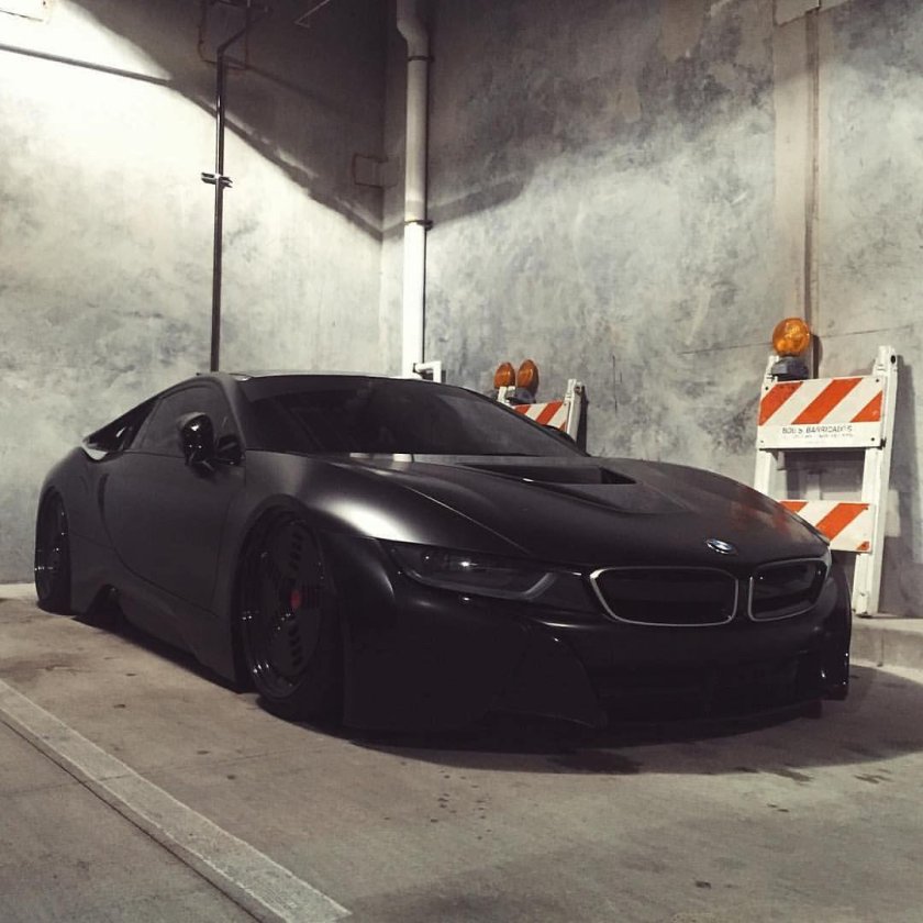 BMW i8 черная