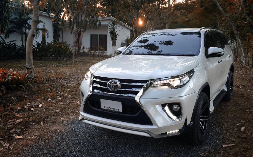 Обвес на Toyota Fortuner 2015