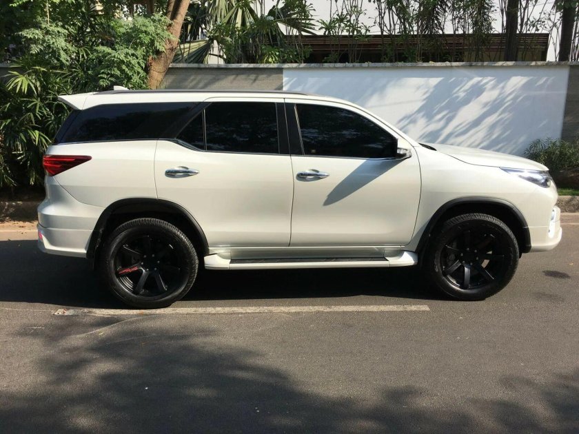 Toyota Fortuner r20