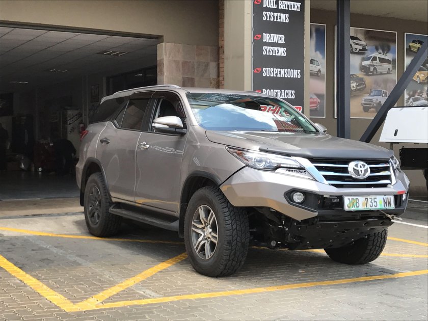 Силовой бампер Тойота фортунер 2018