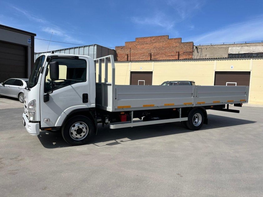 Isuzu грузовик 10т бортовой
