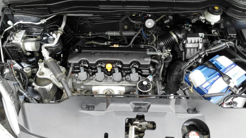 Honda CR V 2 подкапотное пространство