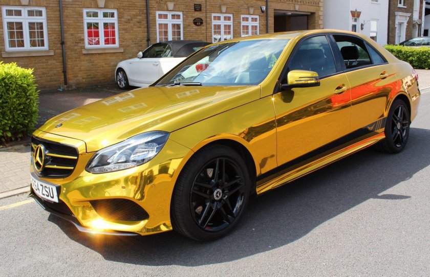 Mercedes AMG c63 золотой