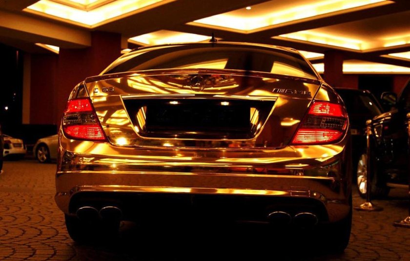 Золотой Мерседес с63