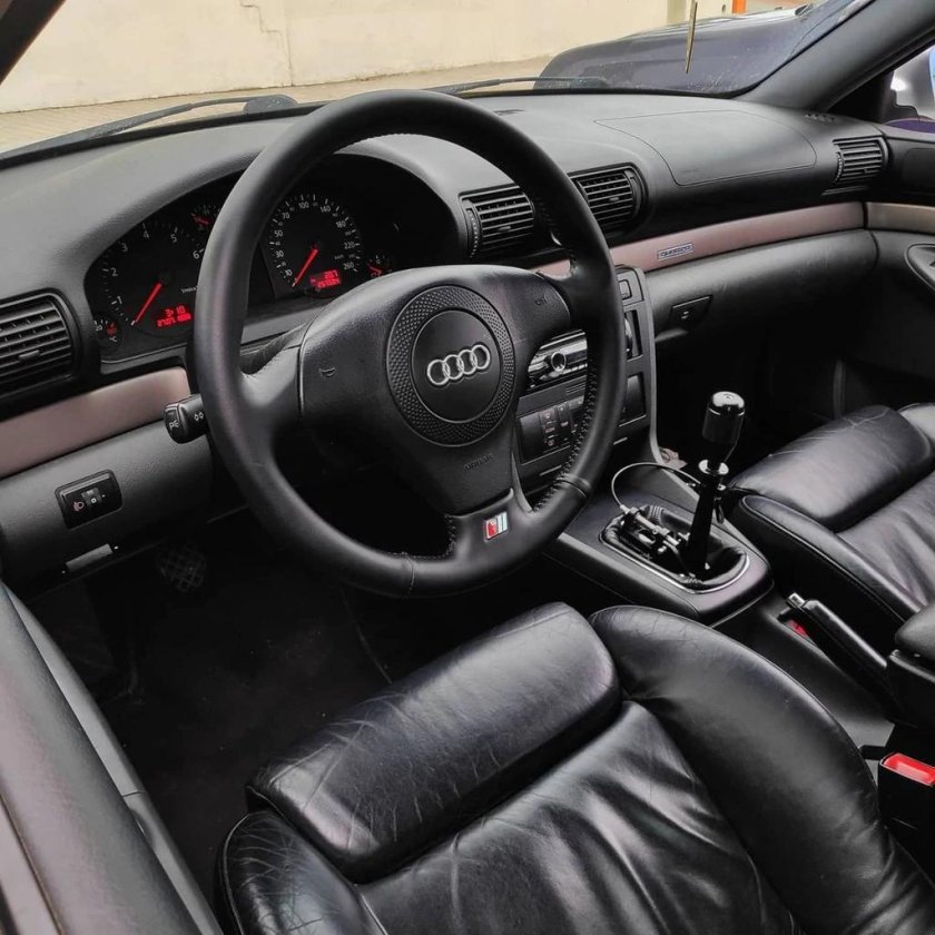 Ауди белая гелератит салон