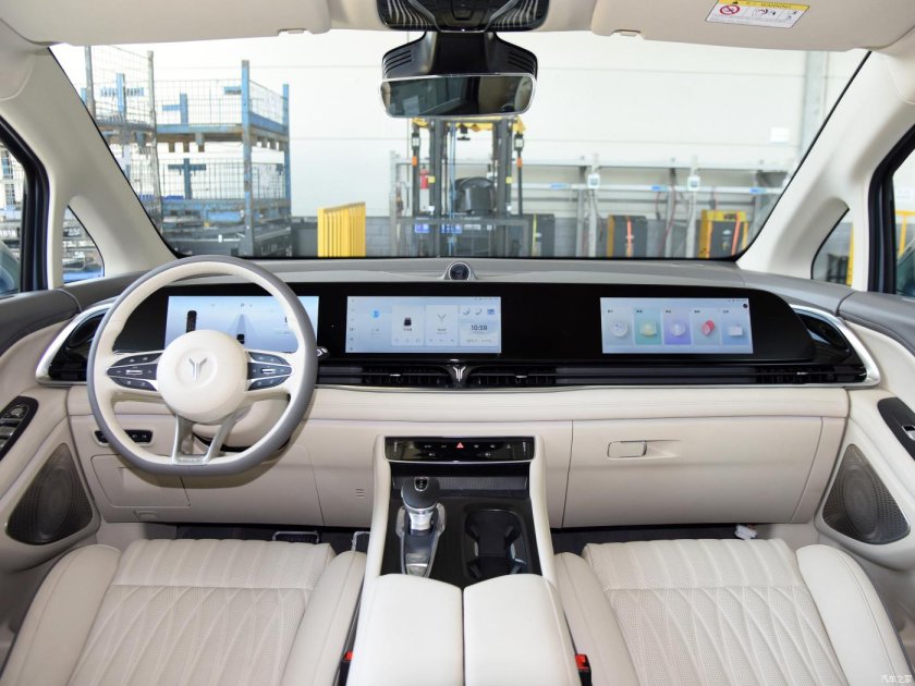 Китайский минивэн 2022 voyah Dreamer