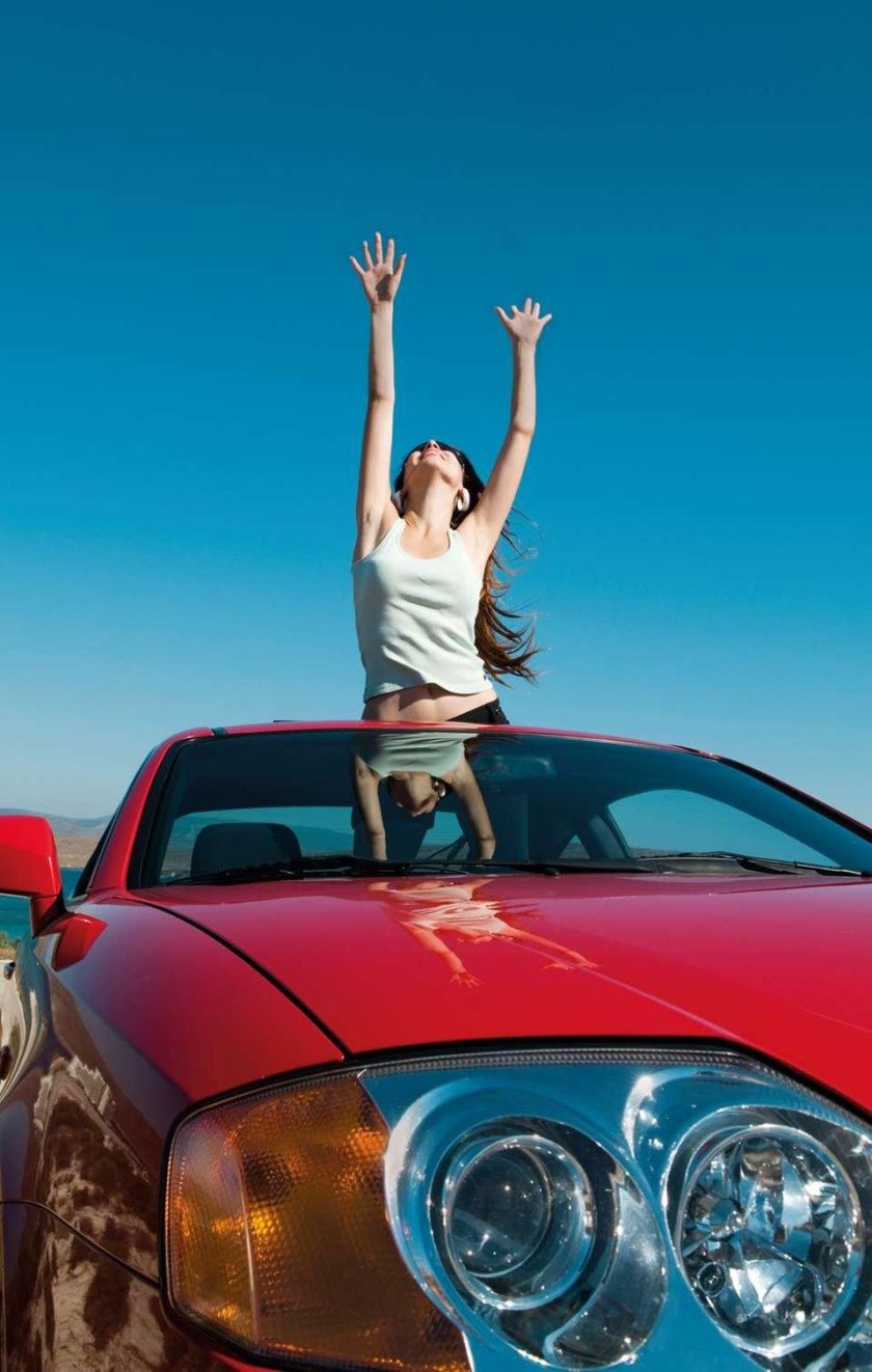 Девушка в машине