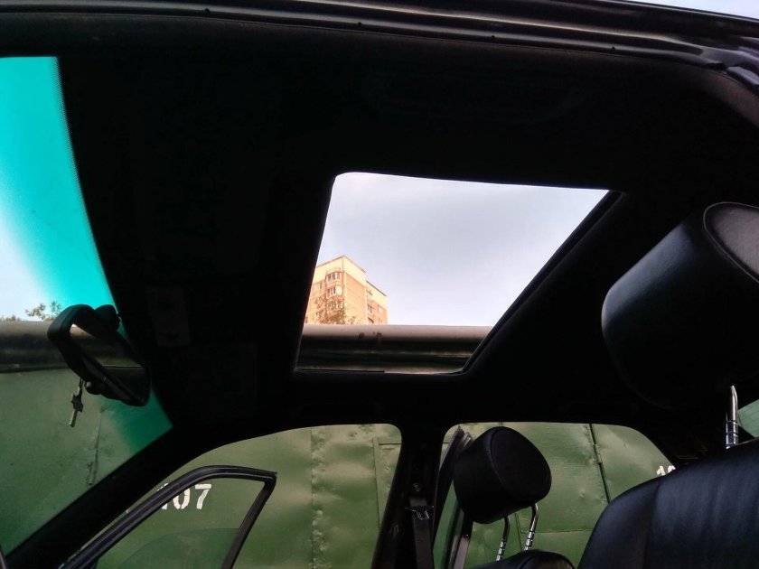 Вид из люка машины