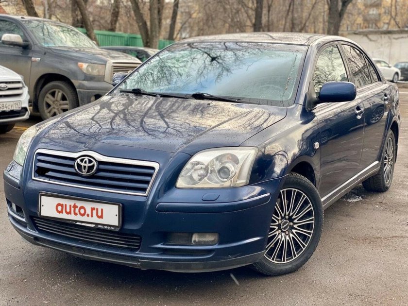 Тойота Авенсис 2004 года