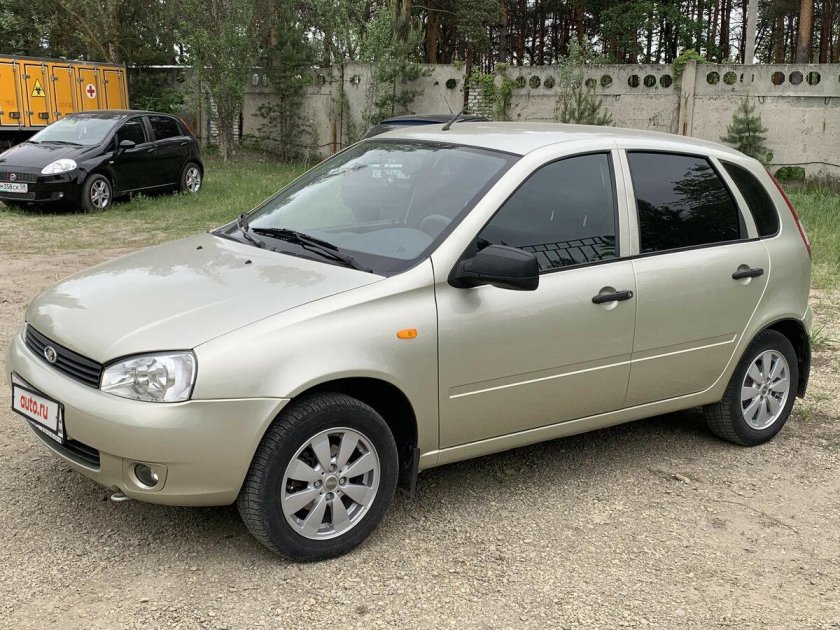 Лада Калина хэтчбек золотистая
