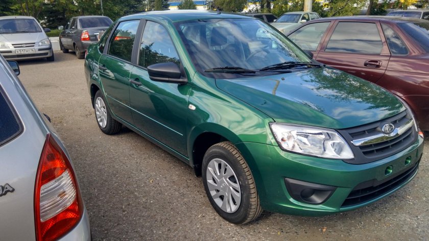 Лада Гранта зеленая