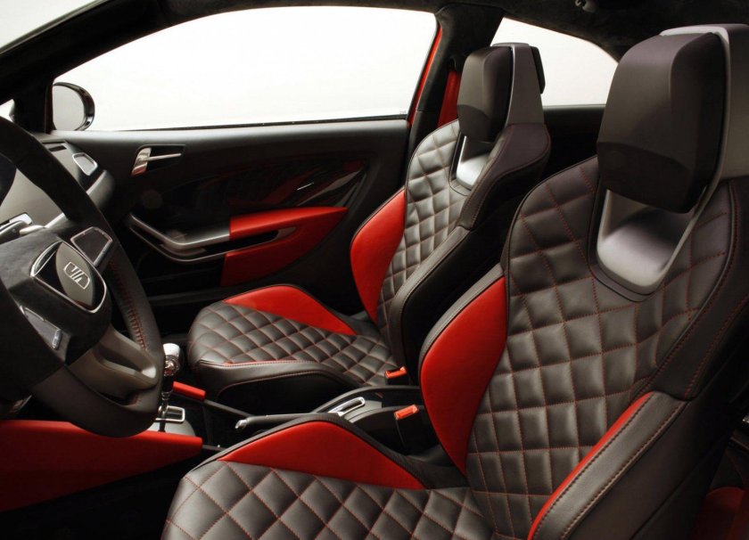 Кожаный салон автомобиля