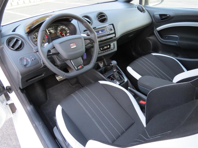 Seat Ibiza 3 салон
