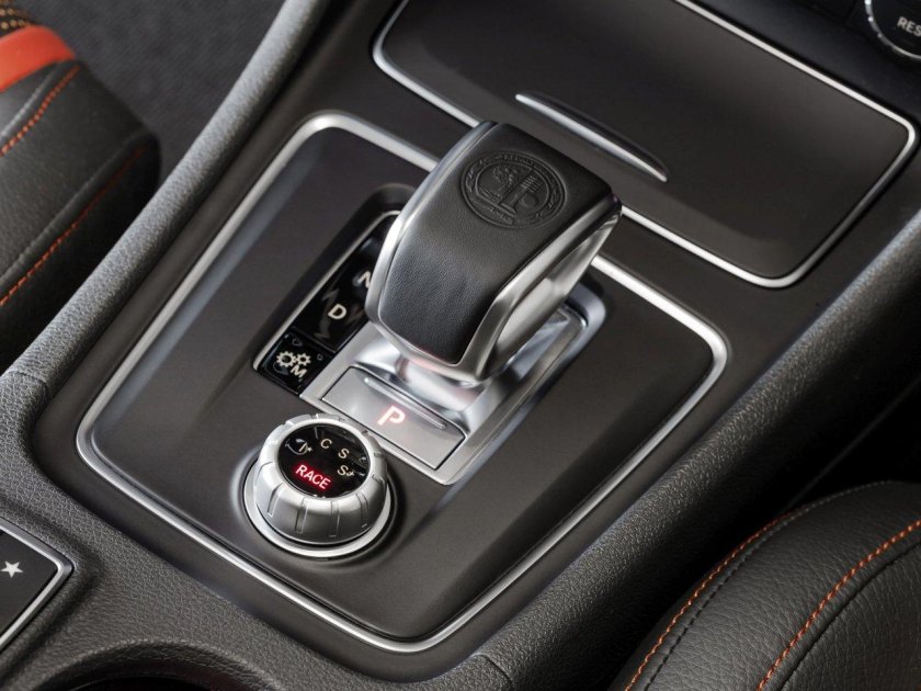 Mercedes Dynamic select