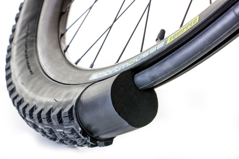 Покрышка 18" 140/80 бескамерная Liwang