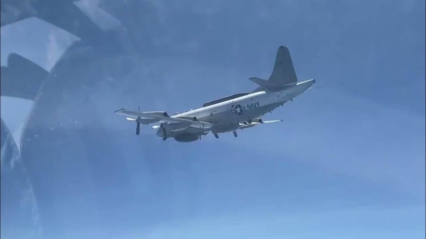 Самолет разведчик над черным морем