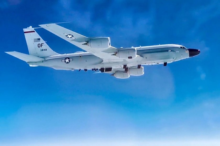 Стратегический самолет-разведчик RC-135 ВВС США