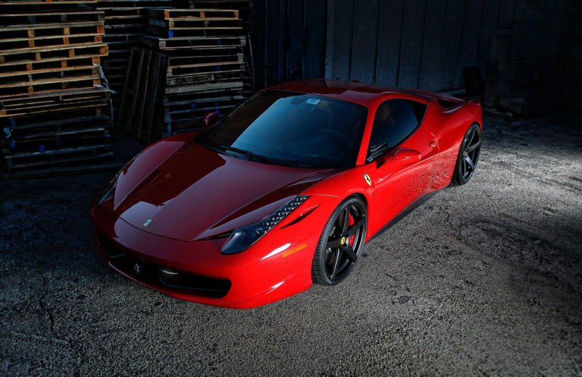 Ferrari 458 Italia красная