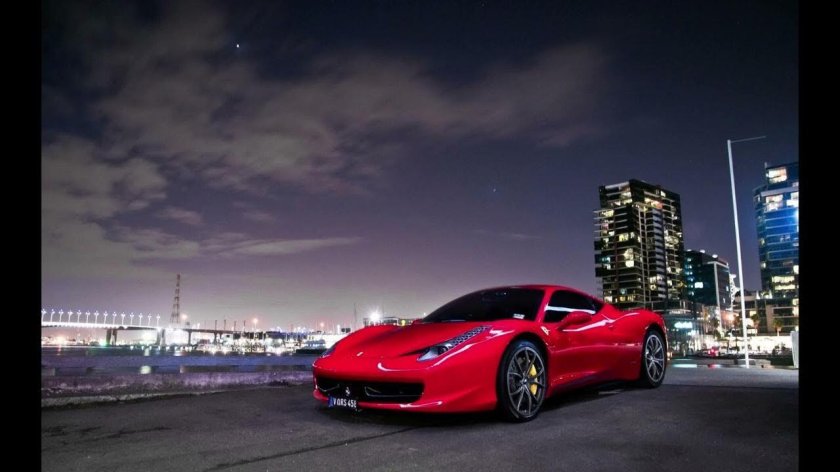 Красная Феррари 458