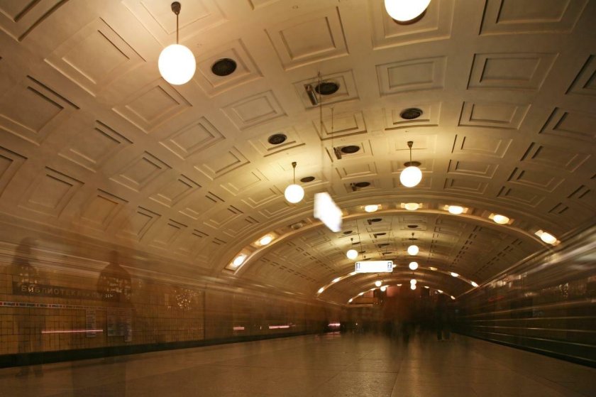 Станция метро библиотека имени Ленина