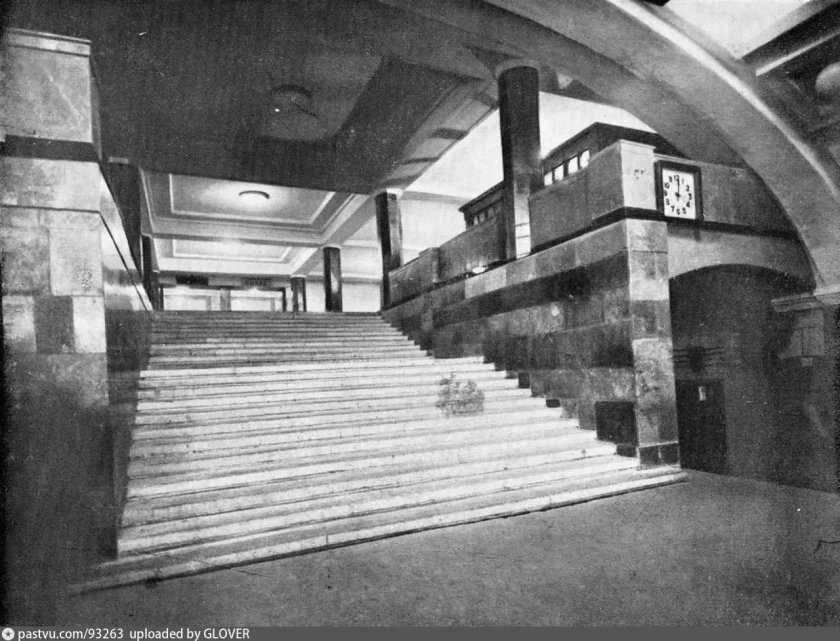 Станция метро библиотека имени Ленина