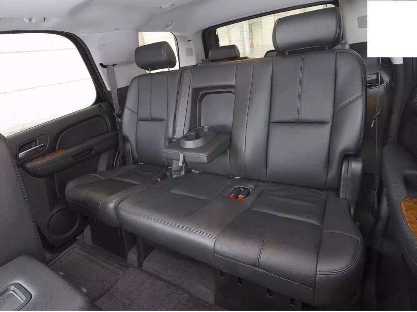 Chevrolet Tahoe 2022 салон сзади