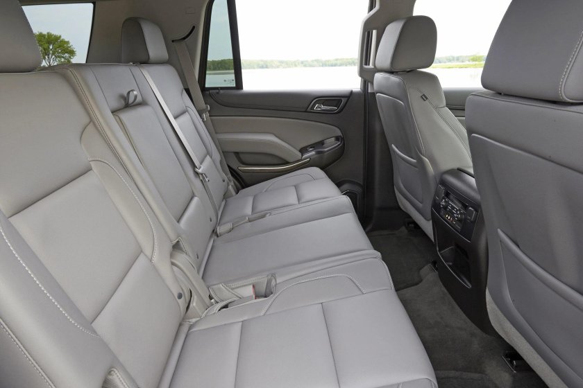 Chevrolet Tahoe 2016 салон сзади