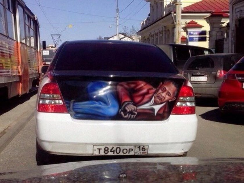 Наклейка на багажник автомобиля