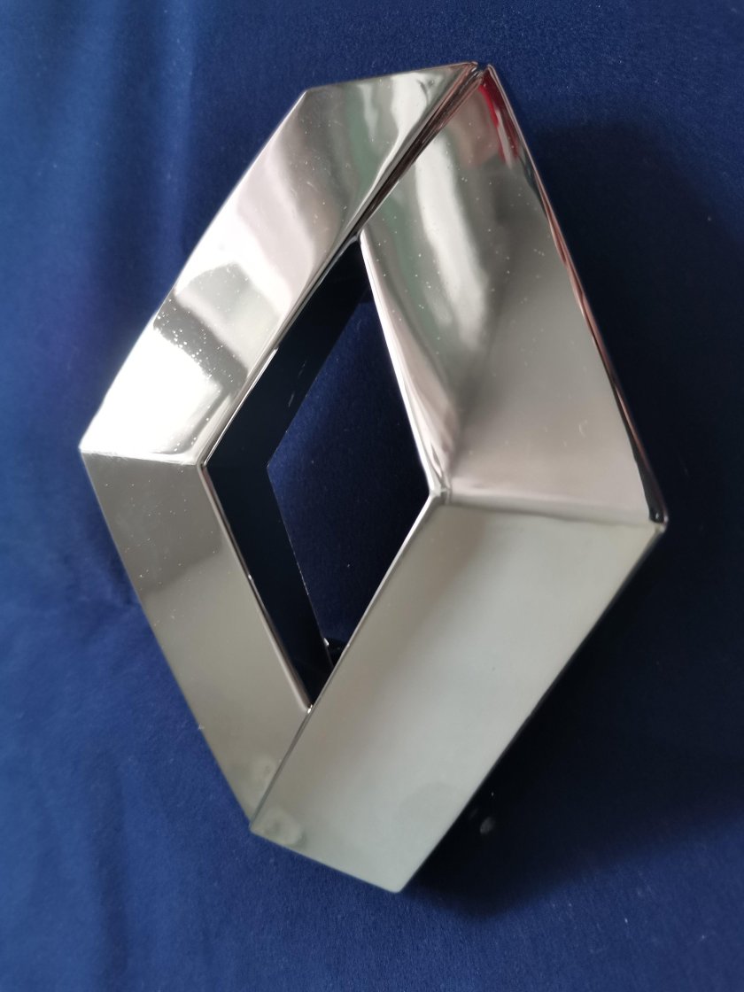 Шильдик Renault