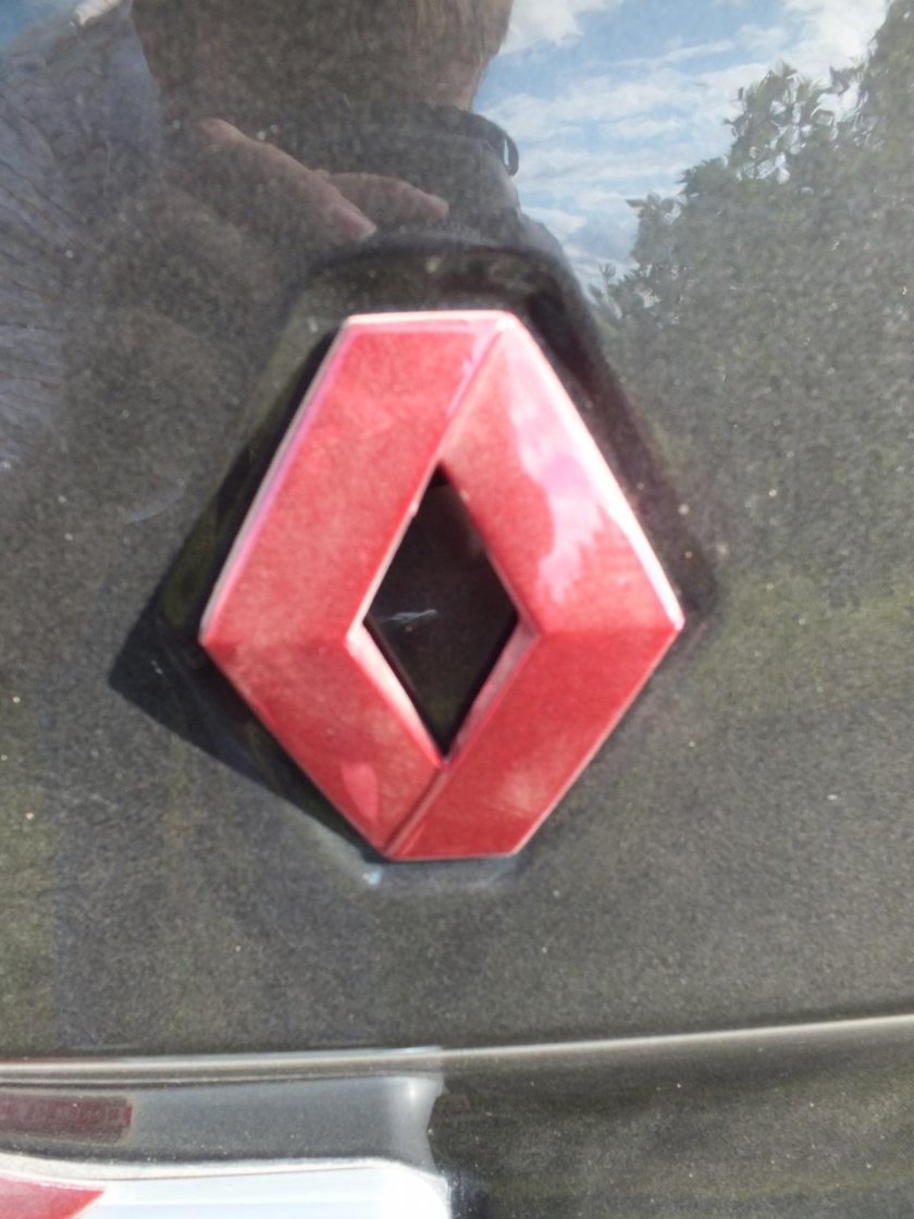 Знак Рено Логан